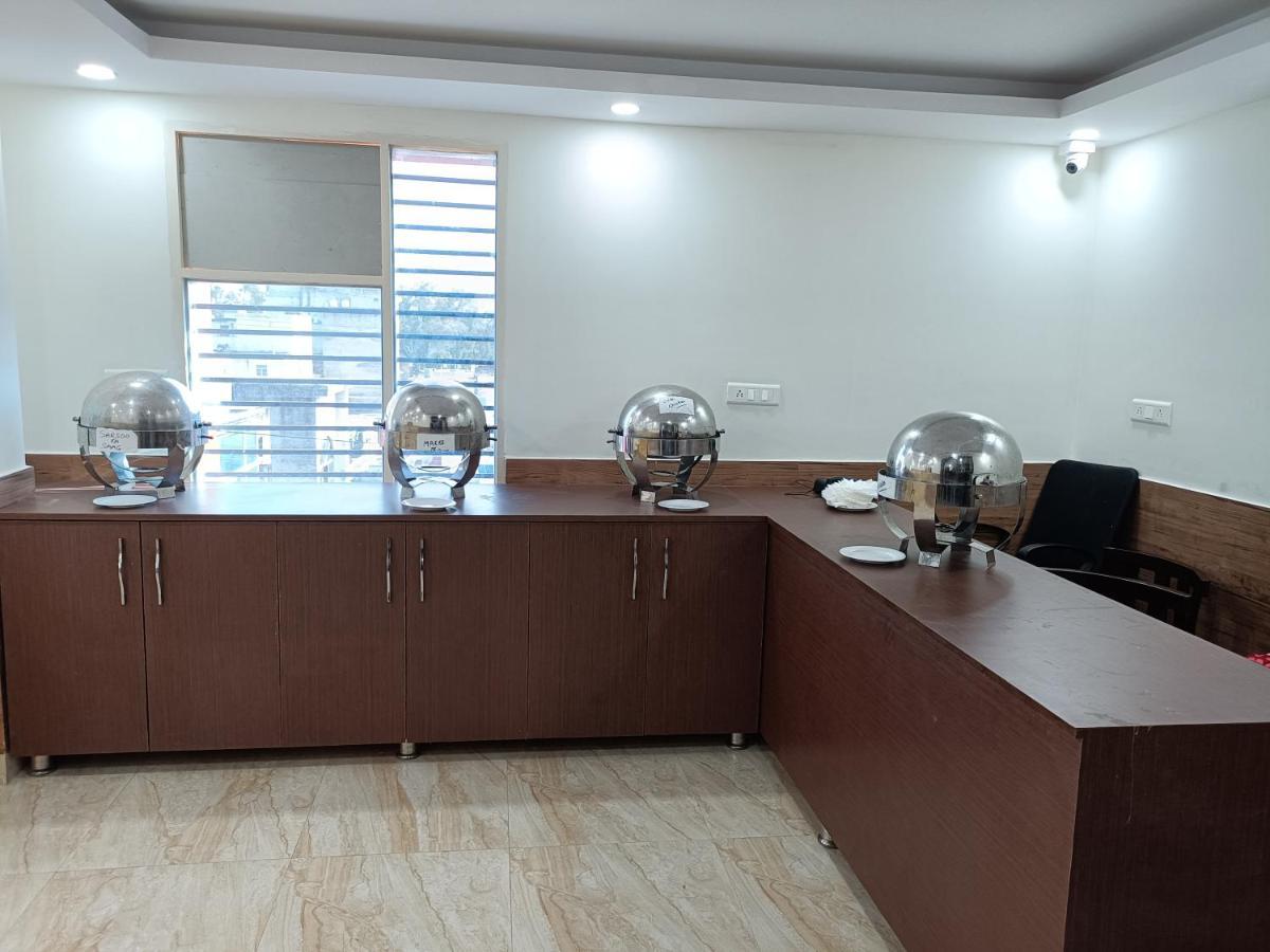 Airport Hotel Shivaka Inn New Delhi Exterior photo