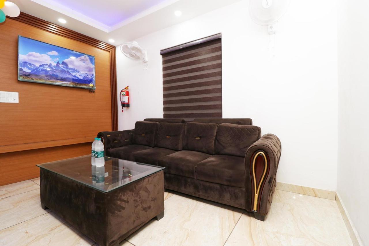 Airport Hotel Shivaka Inn New Delhi Exterior photo