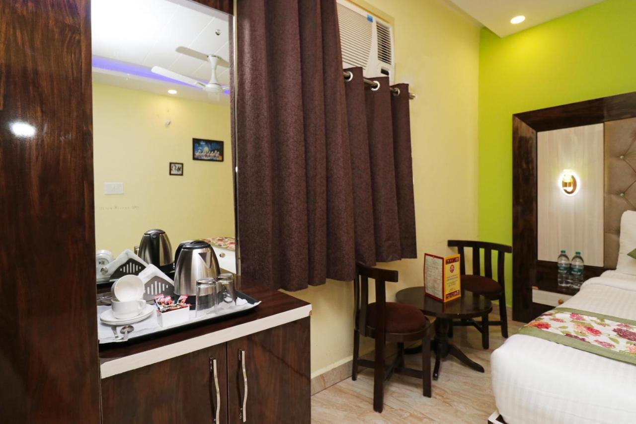 Airport Hotel Shivaka Inn New Delhi Exterior photo