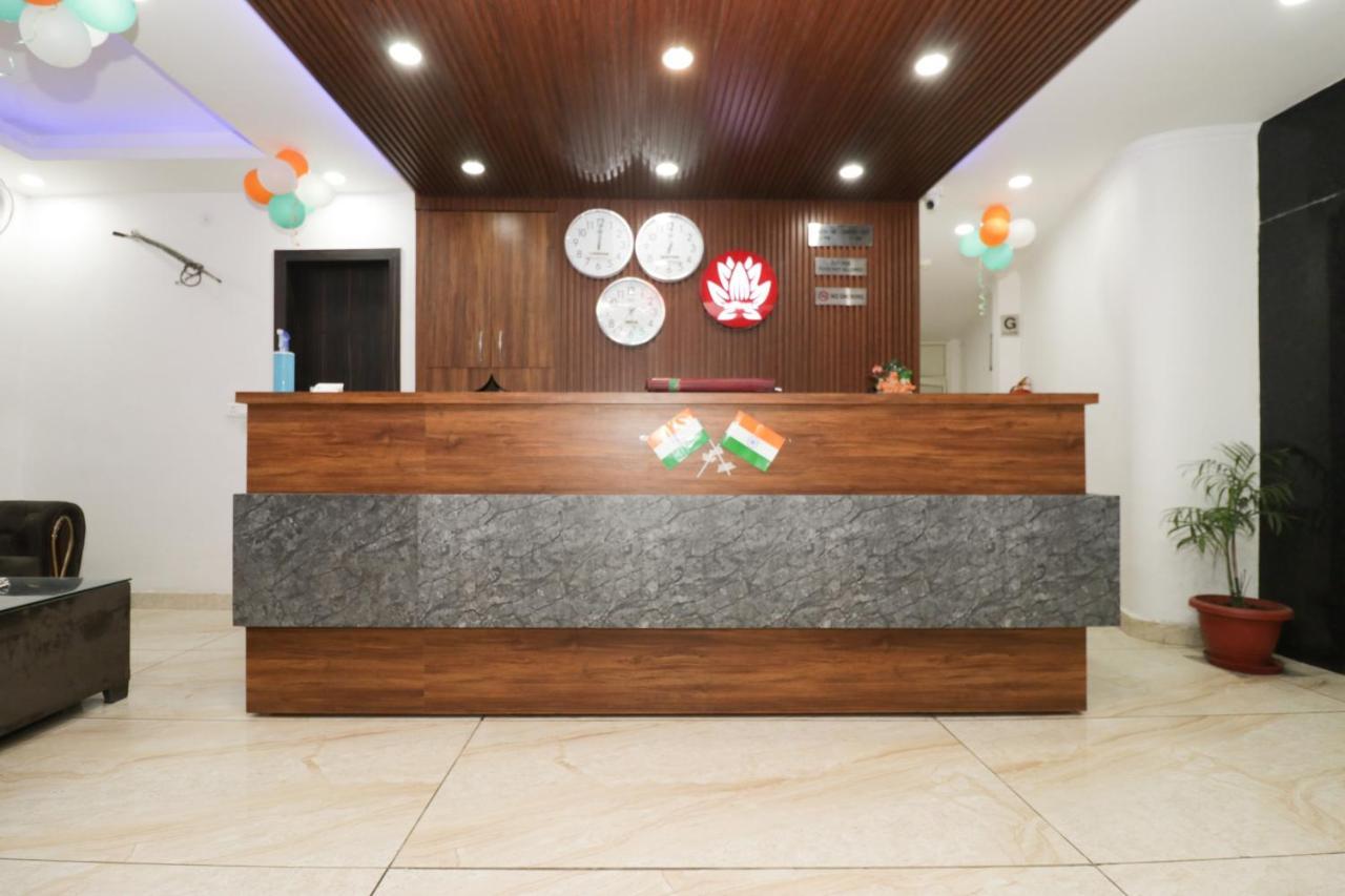 Airport Hotel Shivaka Inn New Delhi Exterior photo