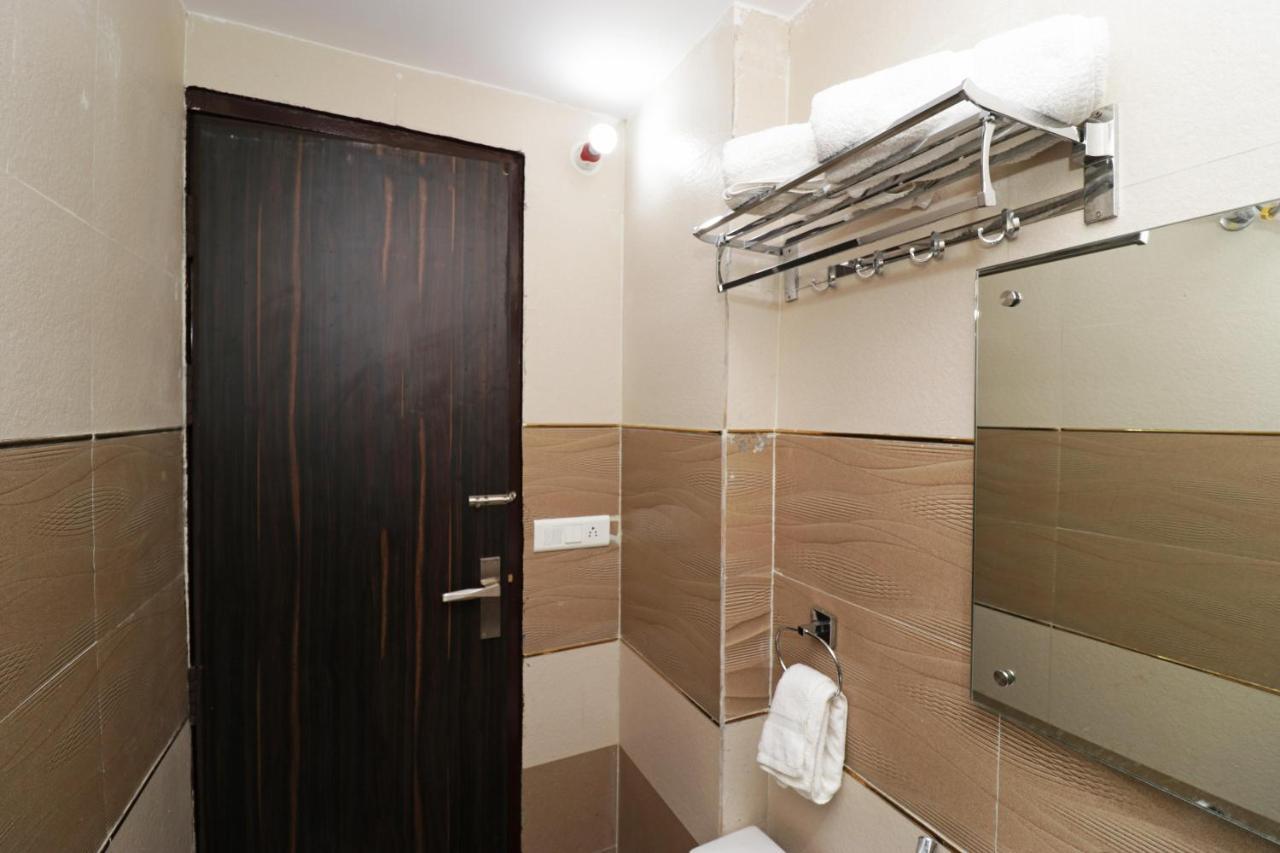 Airport Hotel Shivaka Inn New Delhi Exterior photo