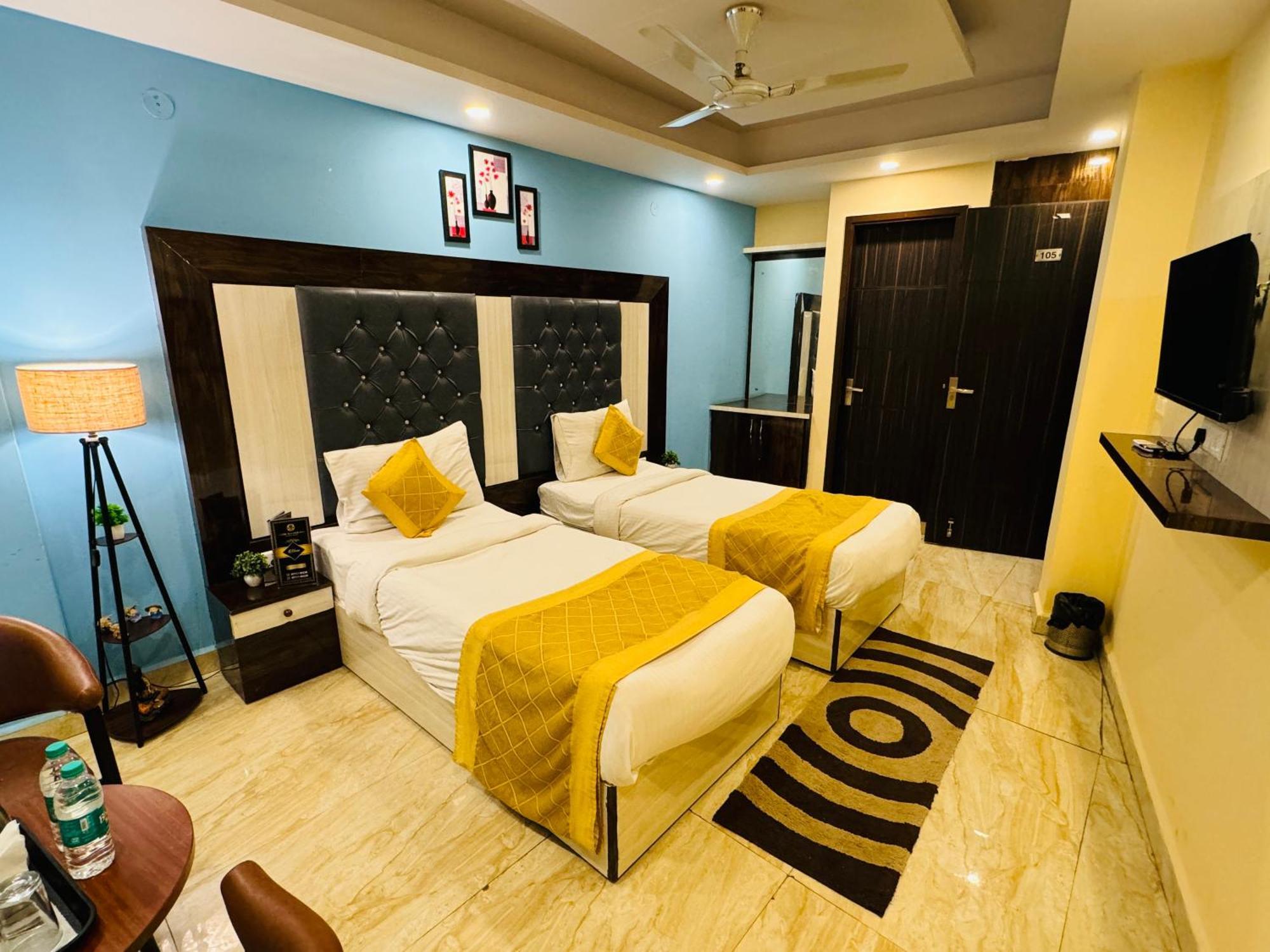 Airport Hotel Shivaka Inn New Delhi Exterior photo